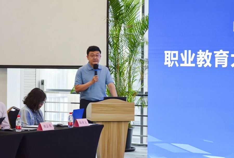 教育部张鹏.jpg