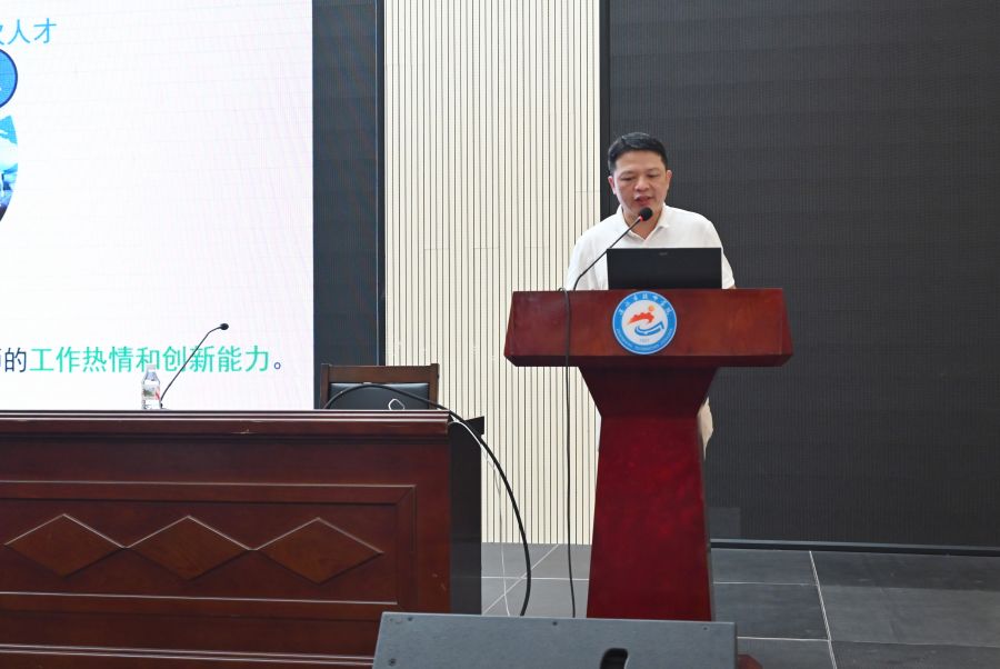 计算机网络应用专业黄继乐主任.jpg
