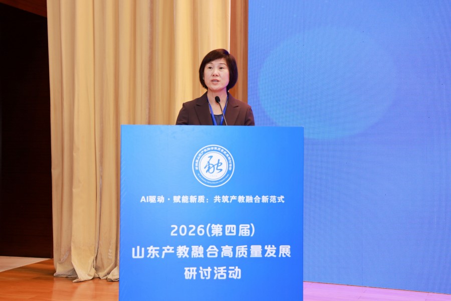 山东工业职业学院党委书记雷霞.jpg